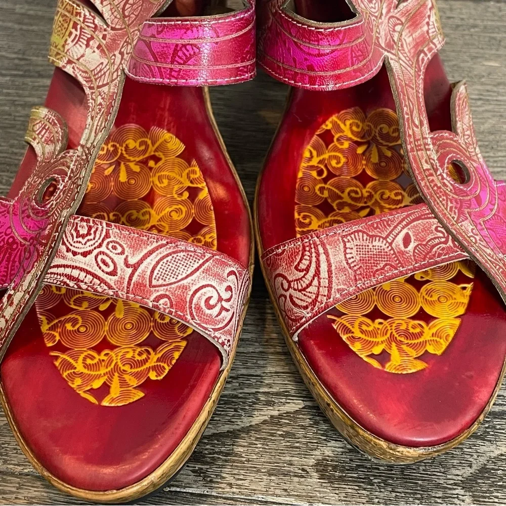 Women’s sandals Boho Chic Block heel.Colorful red. Size 10. Pre-owned.